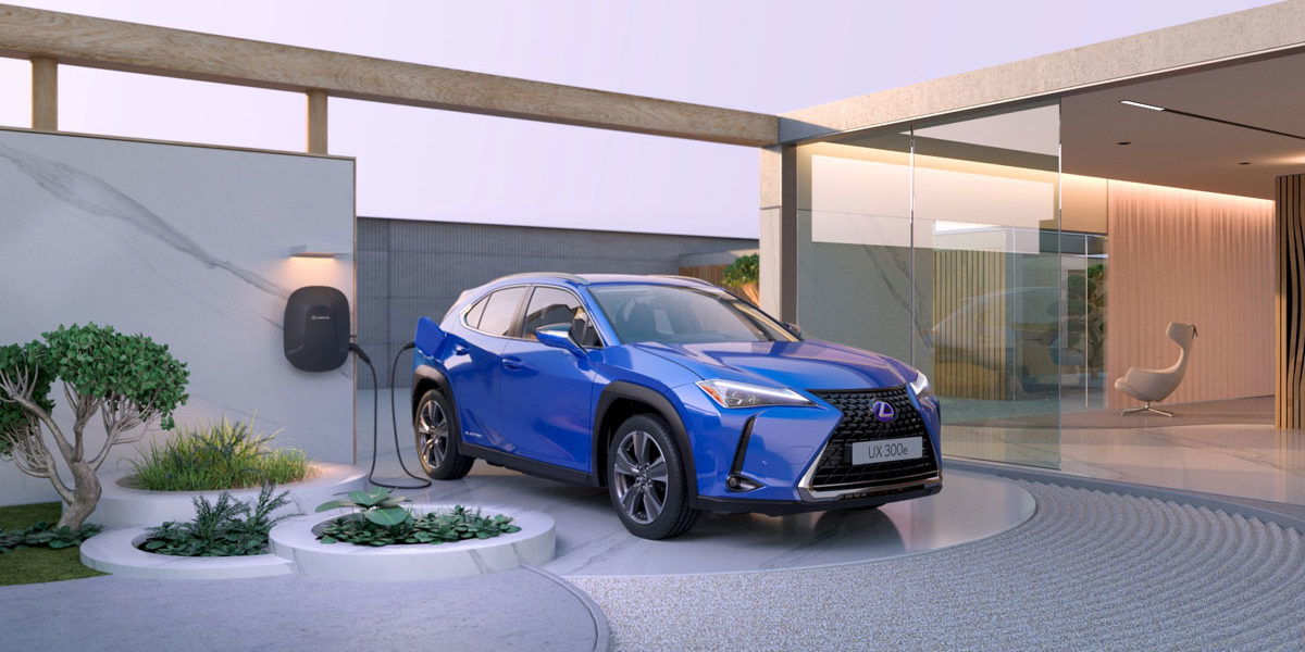 ux300emy20pre-launchcontrolledexhilarationstill5 Lexus électrique bleue qui recharge devant une maison au style moderne
