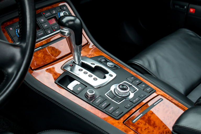 Boite automatique d'une voiture neuve à Namur